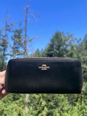 COACH Long Zip-Around Wallet Smooth Black Calf Leather w Gold Hardware AUTHENTIC